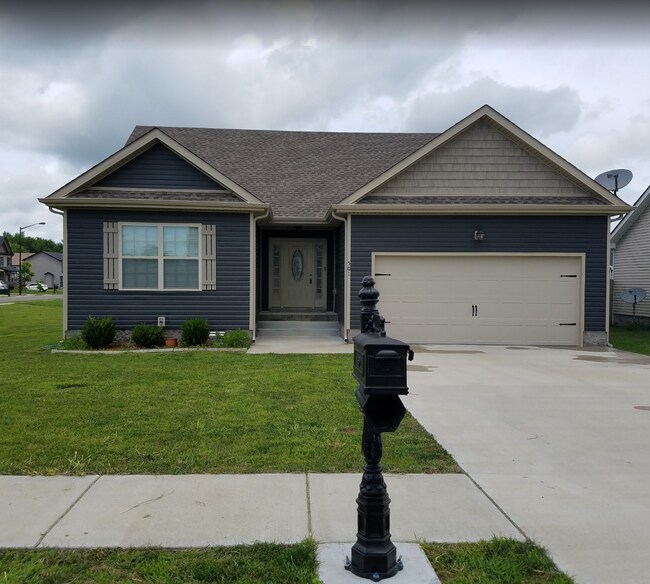 Building Photo - 501 Falkland Cir