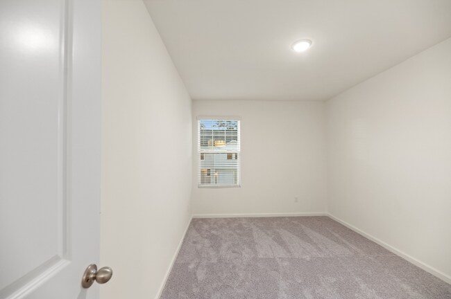 Building Photo - 904 Scarlett Maple St