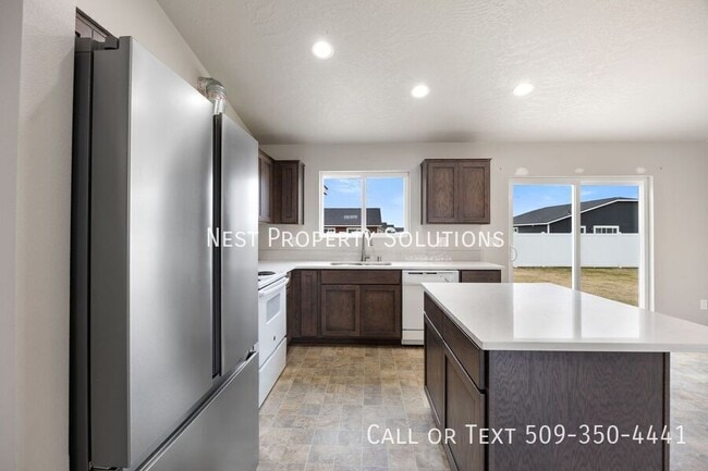 Building Photo - 935 E Mt. Adams St