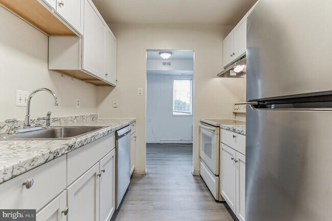 Building Photo - 7598 Gales Ct