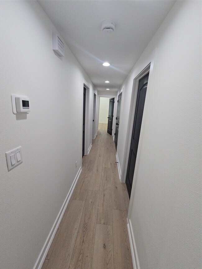 Building Photo - 8101 Venus St