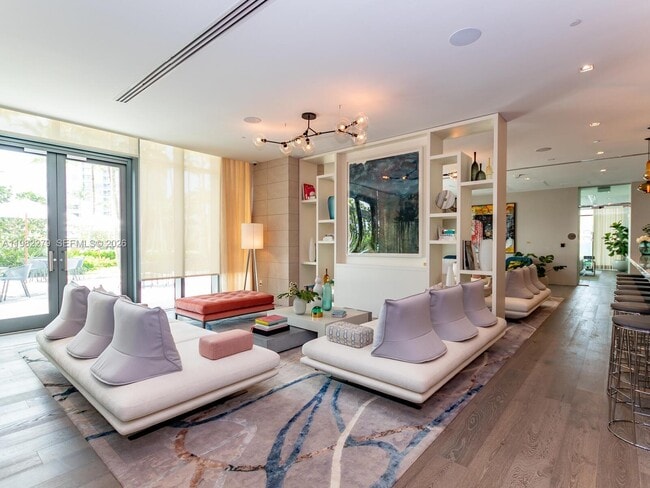 Building Photo - 650 NE 32nd St