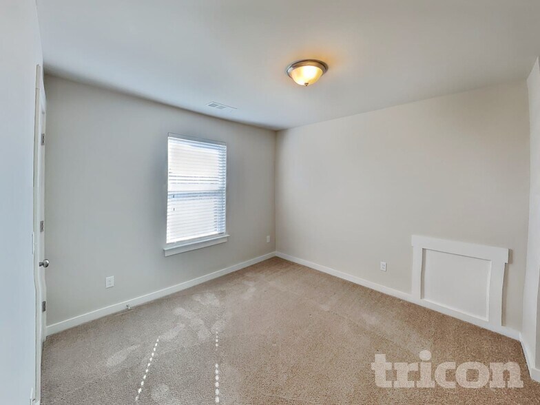 Building Photo - 3025 Commonwealth Dr