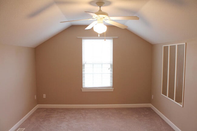 Building Photo - 1304 E Brown School Rd