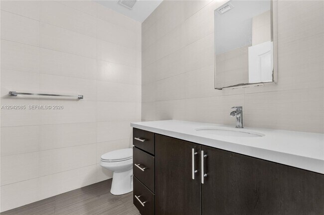 Building Photo - 1029 SW 11th Ave