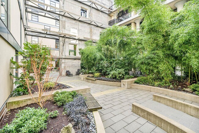 Building Photo - Stylish, south-facing 1-bdrm/1-bath loft in the Pearl—Deeded parking & storage