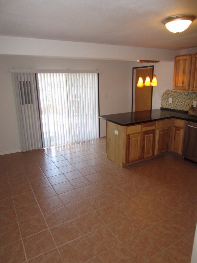 Building Photo - $1450 | 2BR/1BA House | Pet Friendly Ranch...