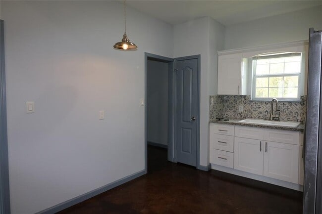 Building Photo - 8302 Park St