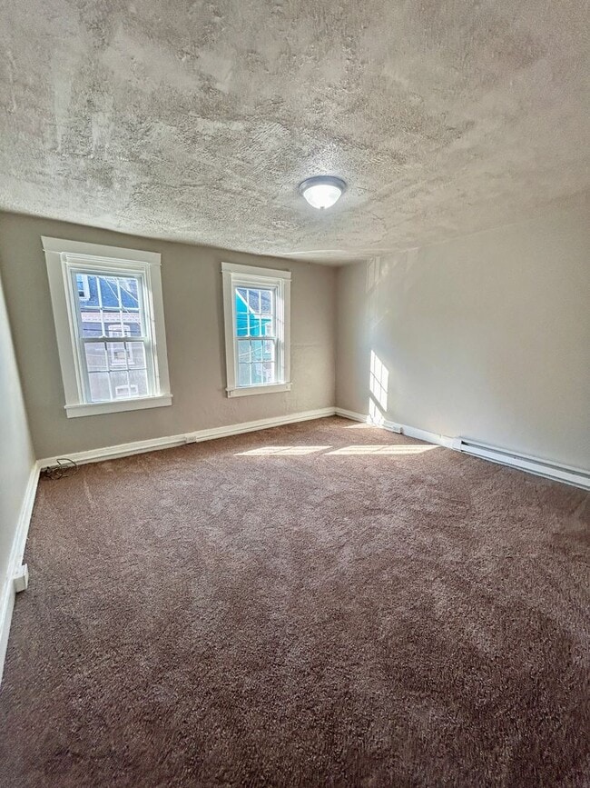 Building Photo - 539 1/2 Green St – 3 Bed, 1 Bath Home in L...