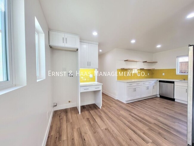 Building Photo - Beautifully Remodeled 2 Bedroom Home with ...