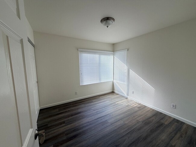 Building Photo - Amazing views in a great one story Mission Oaks home - Camarillo