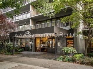 Primary Photo - Spacious Updated 2bd/2ba Downtown Condo - ...