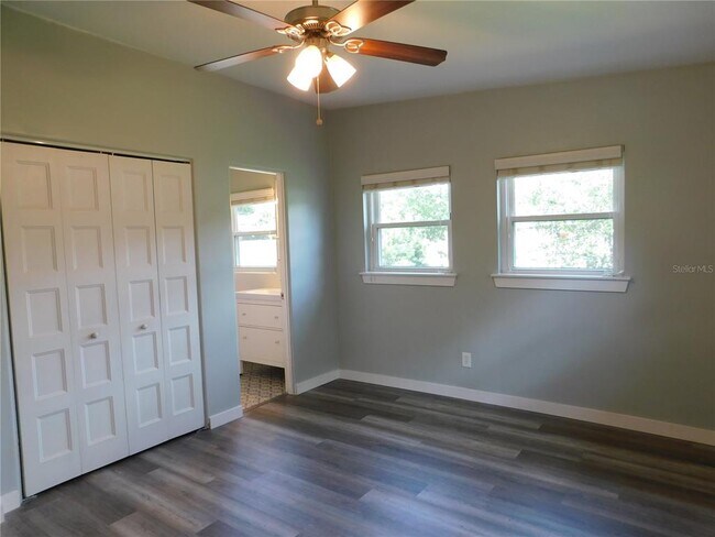 Building Photo - 2252 Howard Dr