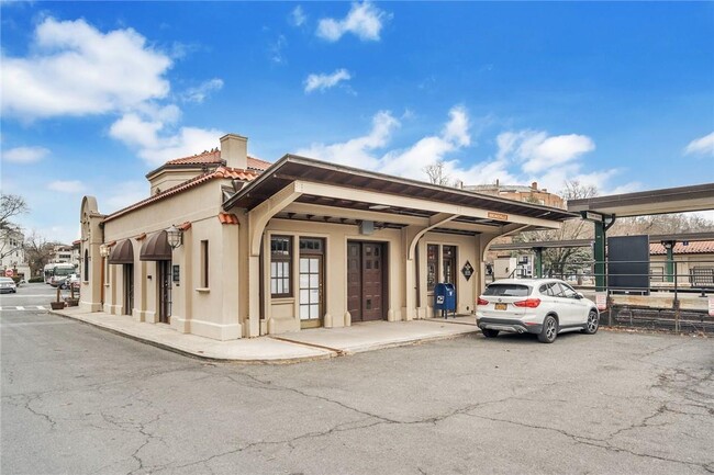 Building Photo - 280 Bronxville Rd