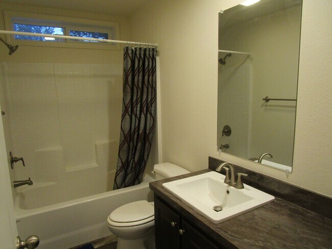 Building Photo - *PRICE IMPROVEMENT* Newer Spacious Home in Ochoco West Subdivision - Available Now!