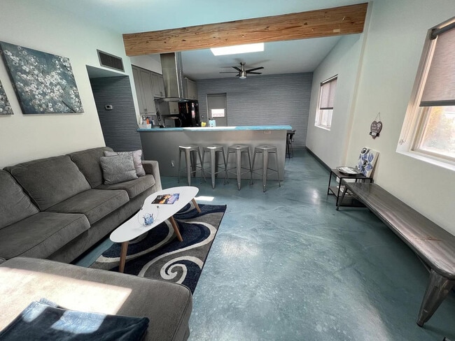 Building Photo - 1031 N 78th Pl