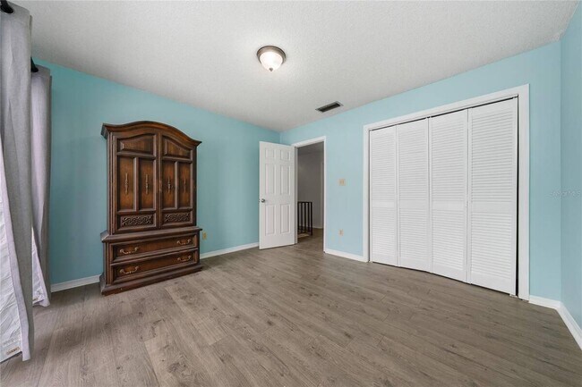 Building Photo - 1412 Oak Pl