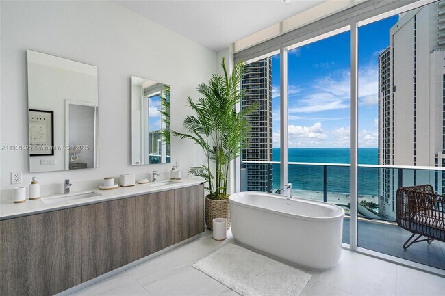 Building Photo - 17550 Collins Ave