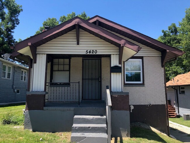 Primary Photo - 5420 Jackson Ave