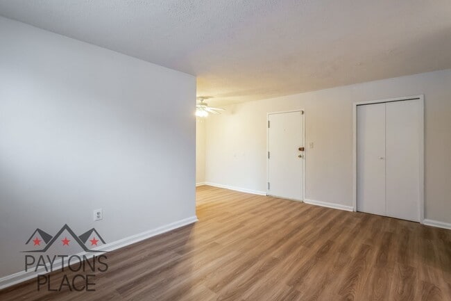 Building Photo - Spacious condo with Water included and Parking!!! FIRST MONTH'S HALF OFF