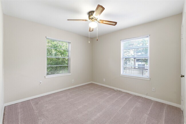 Building Photo - 8406 Highcrest Dr