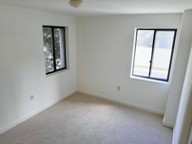 Bedroom - 2606 Tunlaw Rd NW
