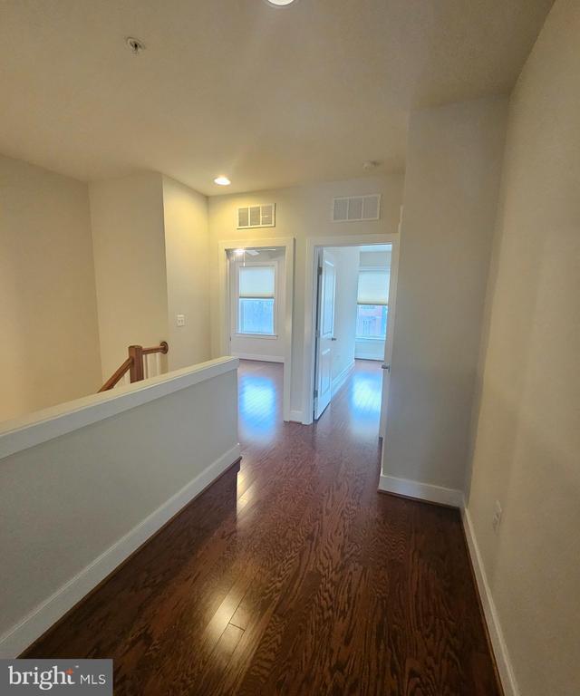 Building Photo - 620 E Howell Ave