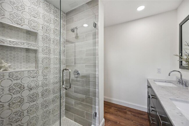 Building Photo - 456 Yacht Harbor Dr