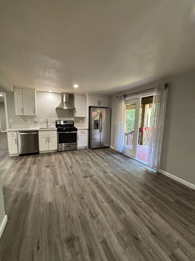 Building Photo - TRA3106