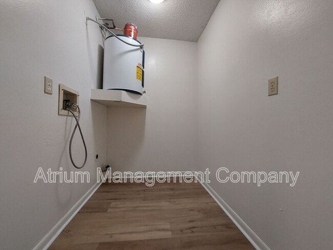 Building Photo - 1906 Crystal Grove Dr