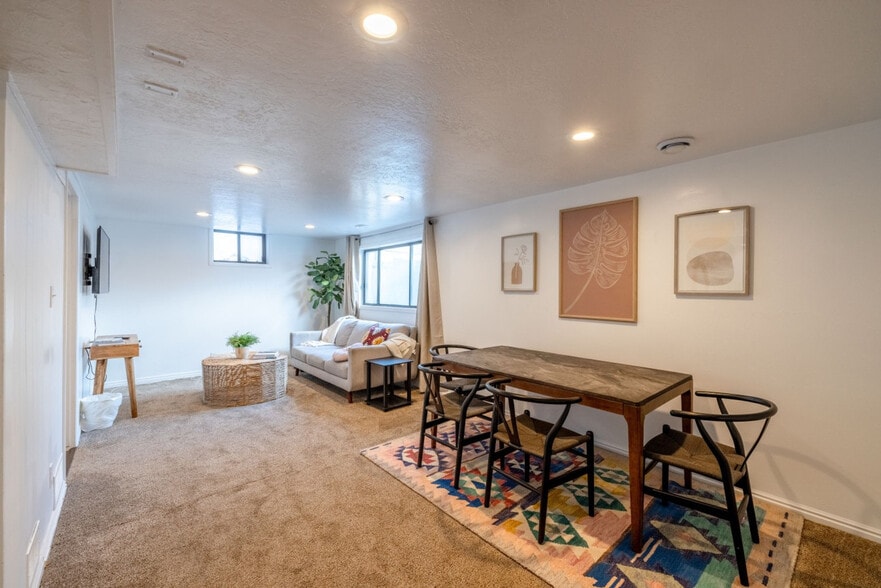Building Photo - 1041 E Platinum Way
