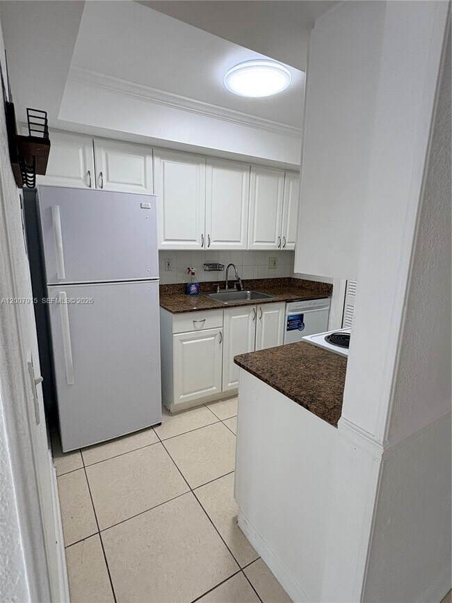 Building Photo - 17600 NW 68th Ave