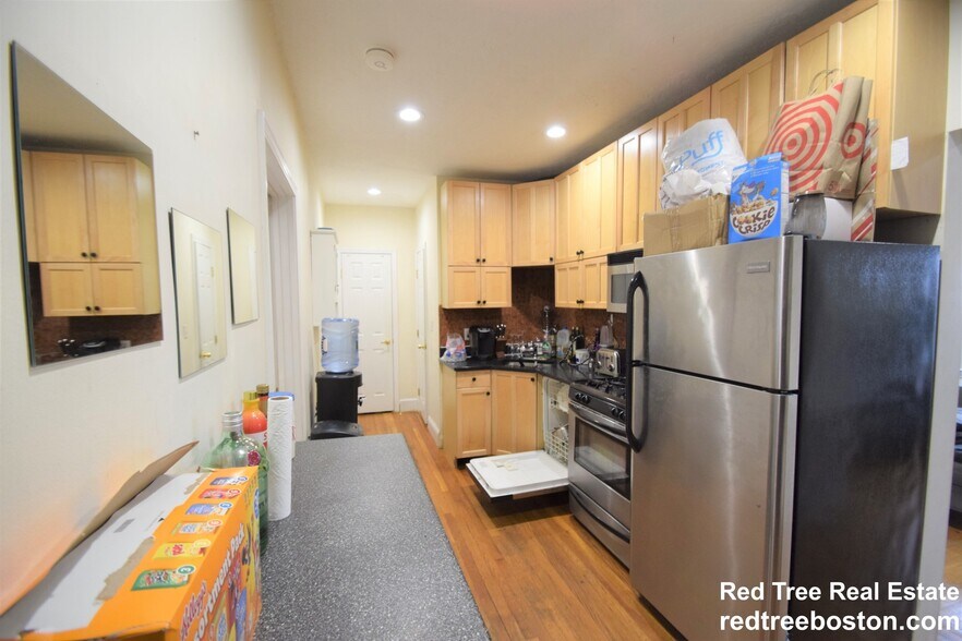 Primary Photo - 73 Thatcher St