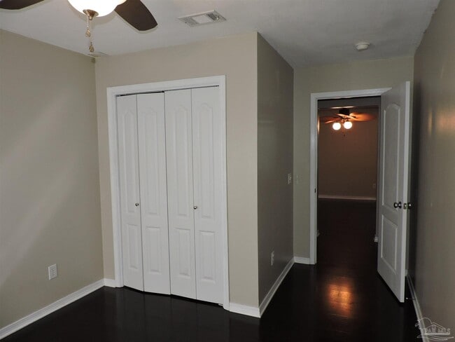 Building Photo - 147 Creekview Dr