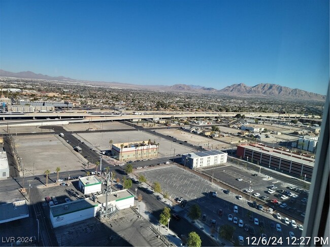 Building Photo - 150 S Las Vegas Blvd