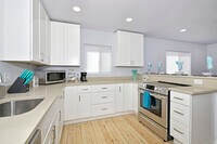 Building Photo - 1007 E Rio Grande St