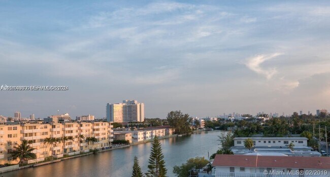 Building Photo - 8001 Crespi Blvd