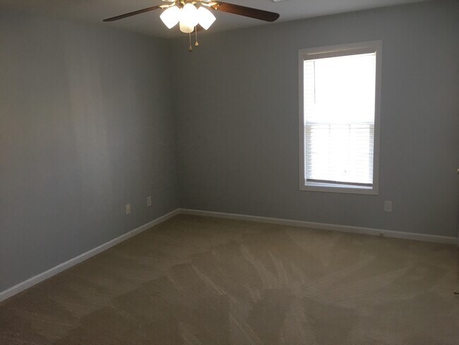 Building Photo - 26 Belhaven Dr