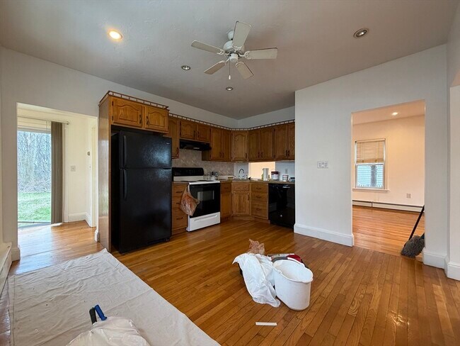 Building Photo - 98 W Spring St