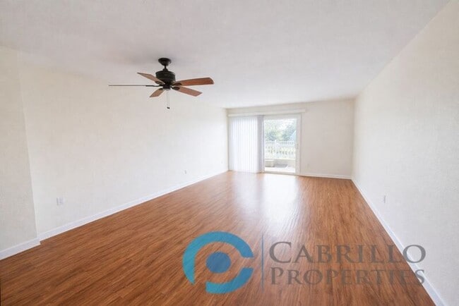 Building Photo - 3030 Suncrest Dr