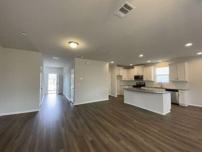 Building Photo - 233 Hauser Dr