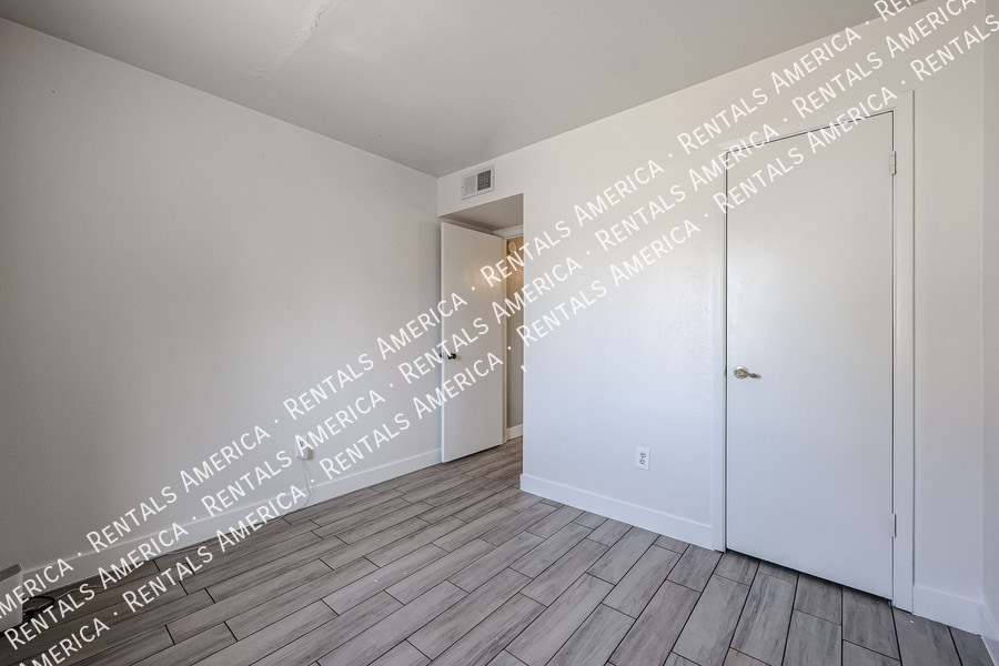 Building Photo - 1631 E Javelina Cir