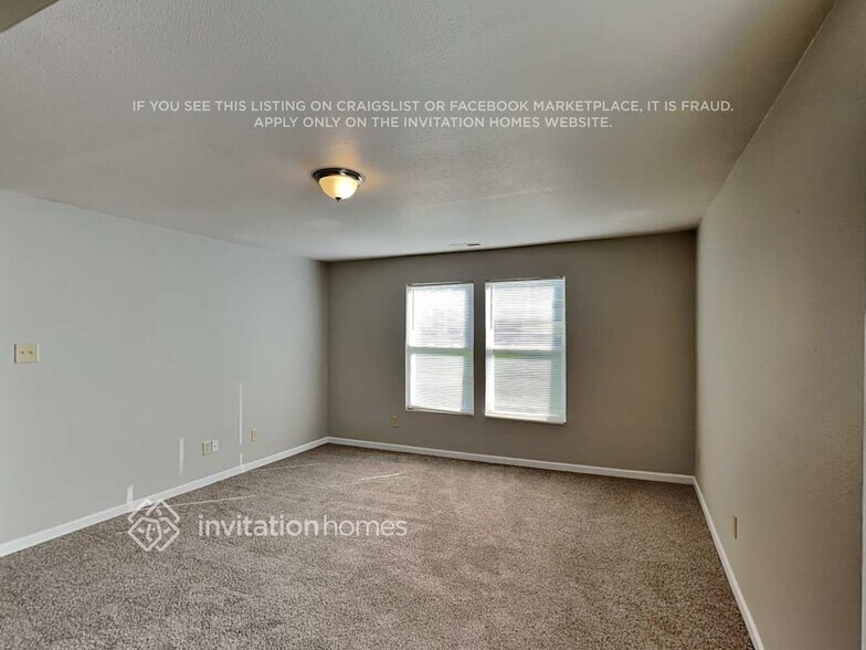 Building Photo - 952 Littleton Dr