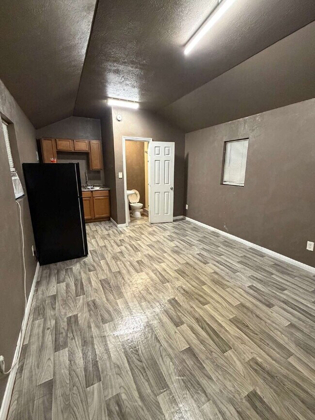 Building Photo - Cheap 1 bed tiny home available for Rent in Longview!
