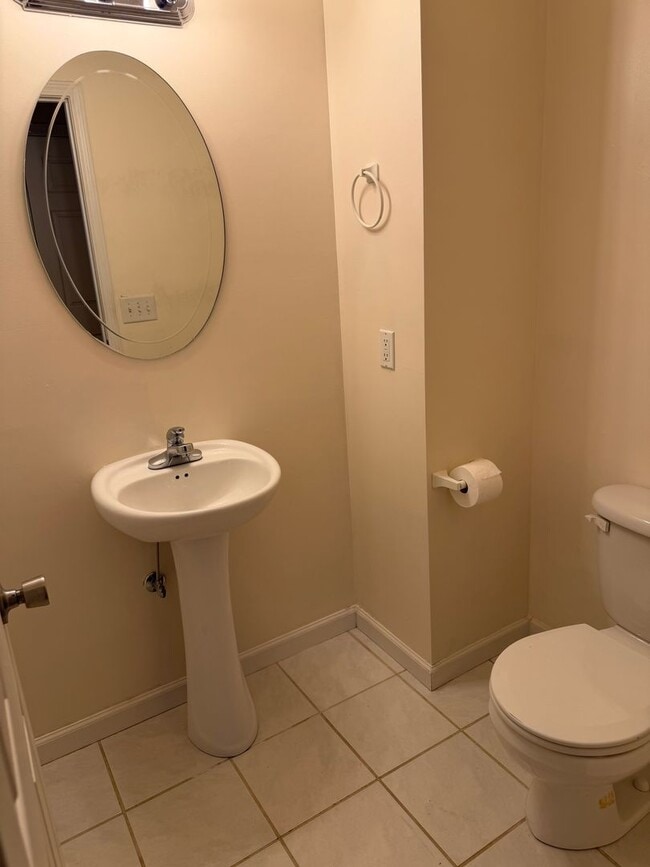 Building Photo - 2-bedroom, 1 full bath with 2-half baths Condo   Gray TN