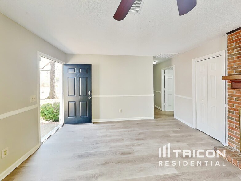 Building Photo - 204 River Song Rd