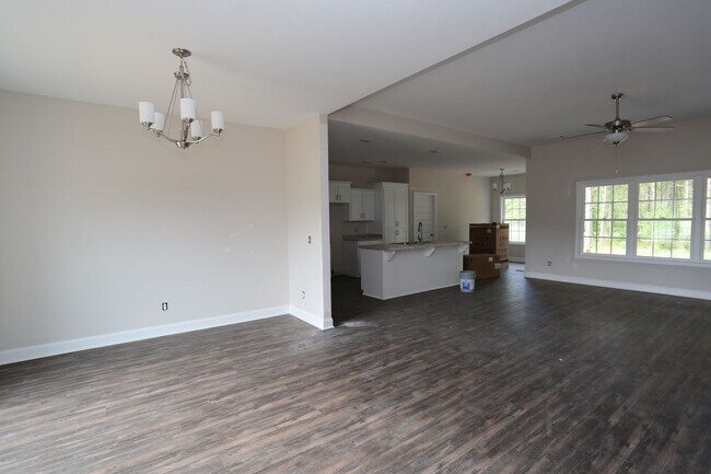 Building Photo - 3 Bedroom Brick House in SEB School District Available NOW