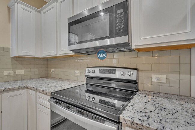 Building Photo - Beautiful Home in Seagrass Station