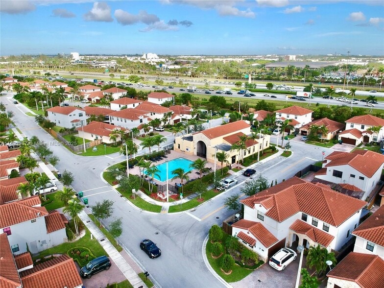 Building Photo - 990 NW 99th Ct