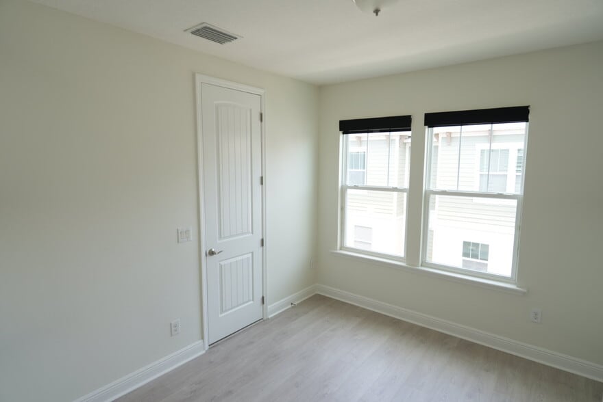 Building Photo - 3227 W Horatio St